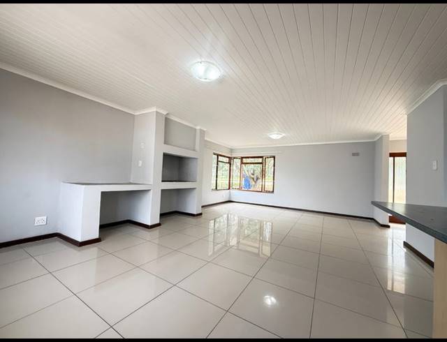 4 BEDROOM HOUSE FOR SALE IN BERGZICHT